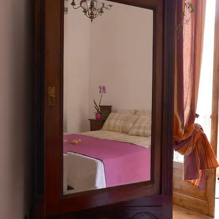Casalescano - La Storia Al Centro Citta Apartment